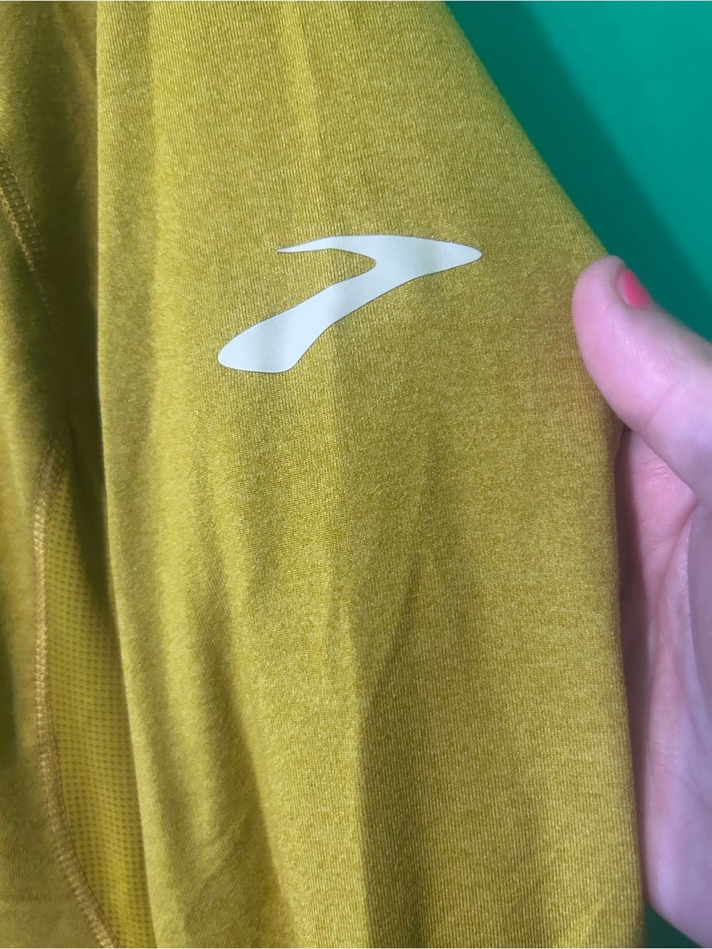 Men’s brooks half zip pullover mustard yellow size medium